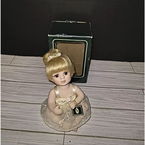 Geppeddo Porcelain Collectible Doll Taci Mini Ballerina Blonde Hair 6"in w Box - Picture 1 of 13
